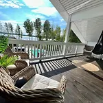 Seafront - Pool - Jacuzzi - Gym - *
