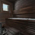 Seafront - Pool - Jacuzzi - Gym - 빌라 Vartsala